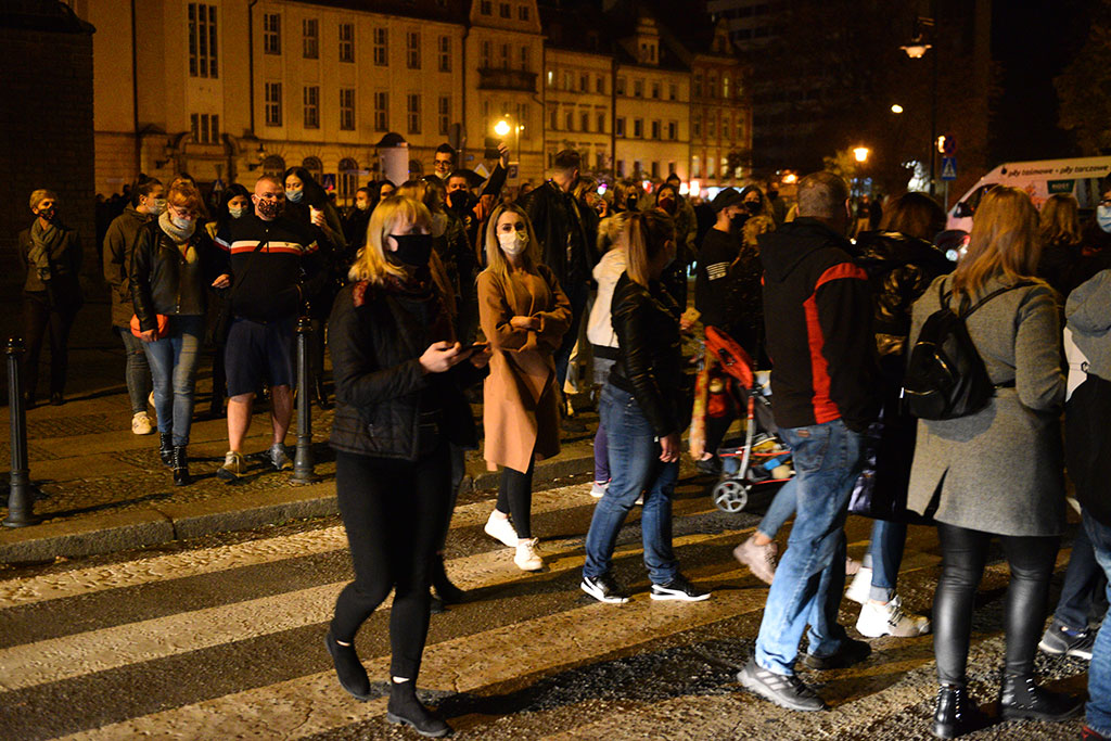 Nie dla Piekła Kobiet. Legniczanie wybrali się na „spacer”