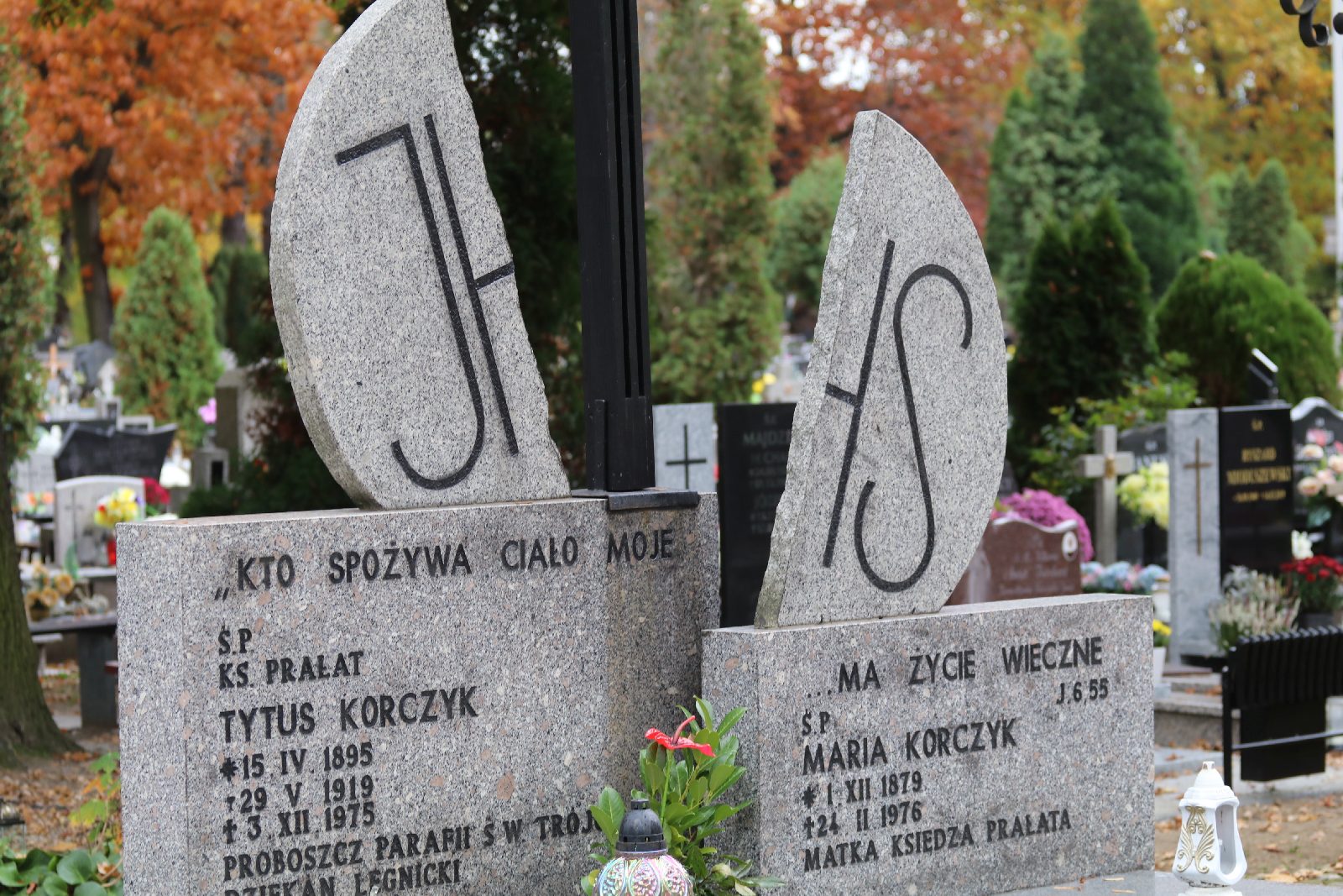 Legnicki cmentarz przed Dniem Wszystkich Świętych
