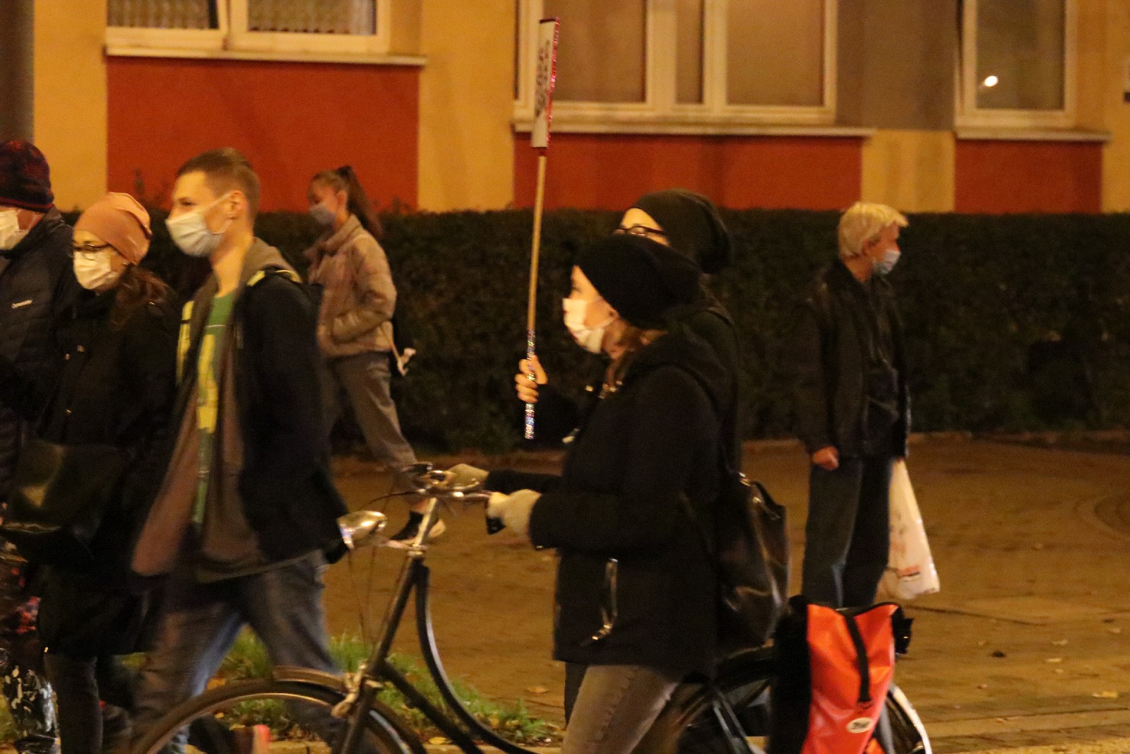 Dwieście osób w siódmym dniu protestu na ulicach Legnicy