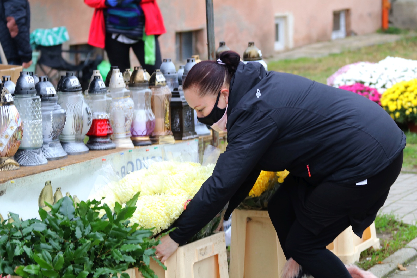 Spokojnie na legnickim cmentarzu w pierwszym dniu po otwarciu