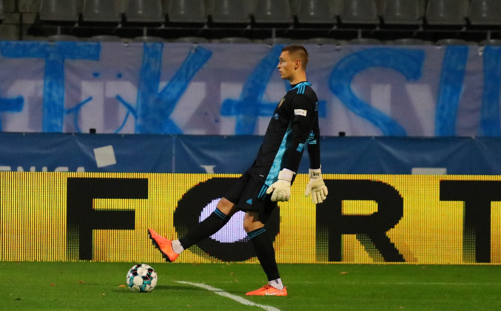 Szczęśliwy remis piłkarzy Miedzi Legnica z Widzewem Łódź