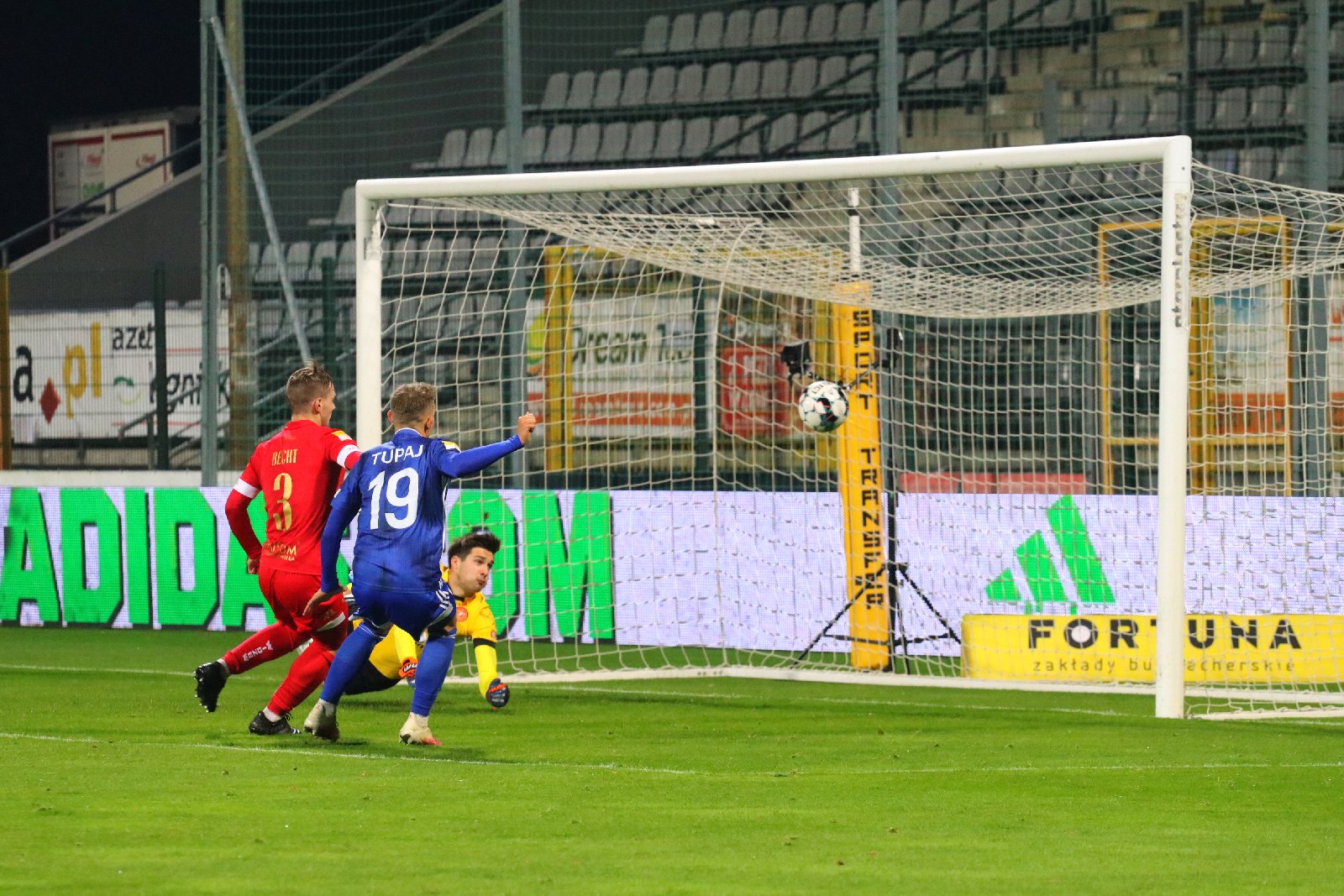 Szczęśliwy remis piłkarzy Miedzi Legnica z Widzewem Łódź
