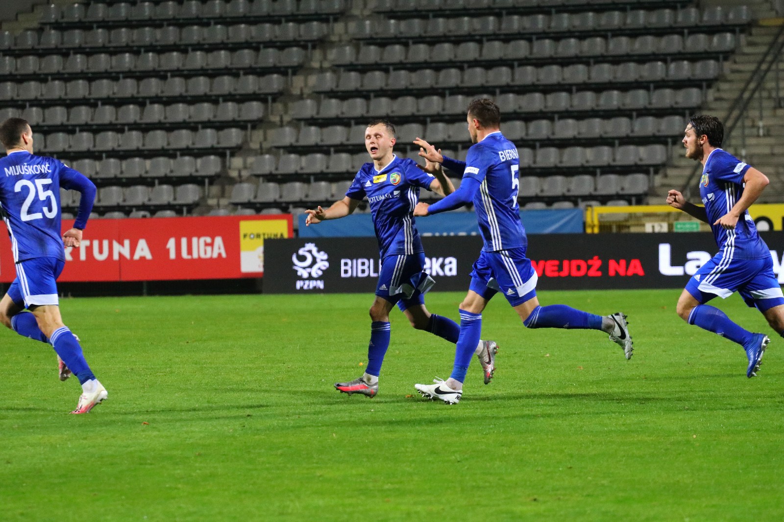 Szczęśliwy remis piłkarzy Miedzi Legnica z Widzewem Łódź