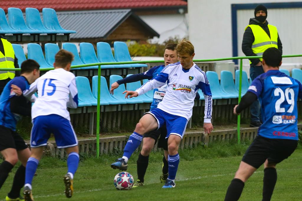 Mewa nie zatrzymała lidera. Zwycięstwo Karkonoszy Jelenia Góra