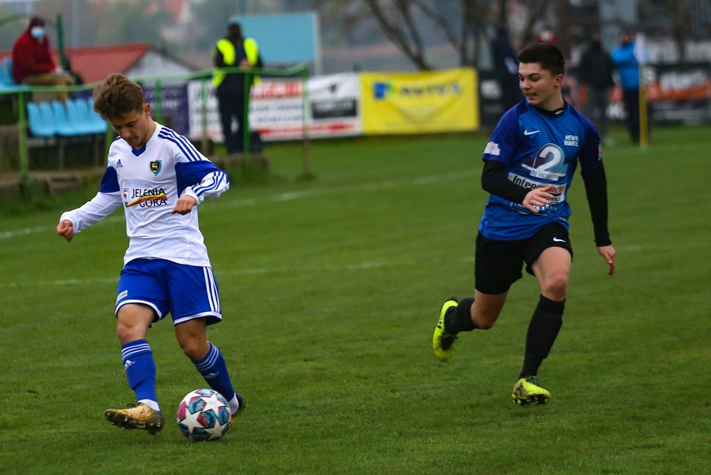 Mewa nie zatrzymała lidera. Zwycięstwo Karkonoszy Jelenia Góra