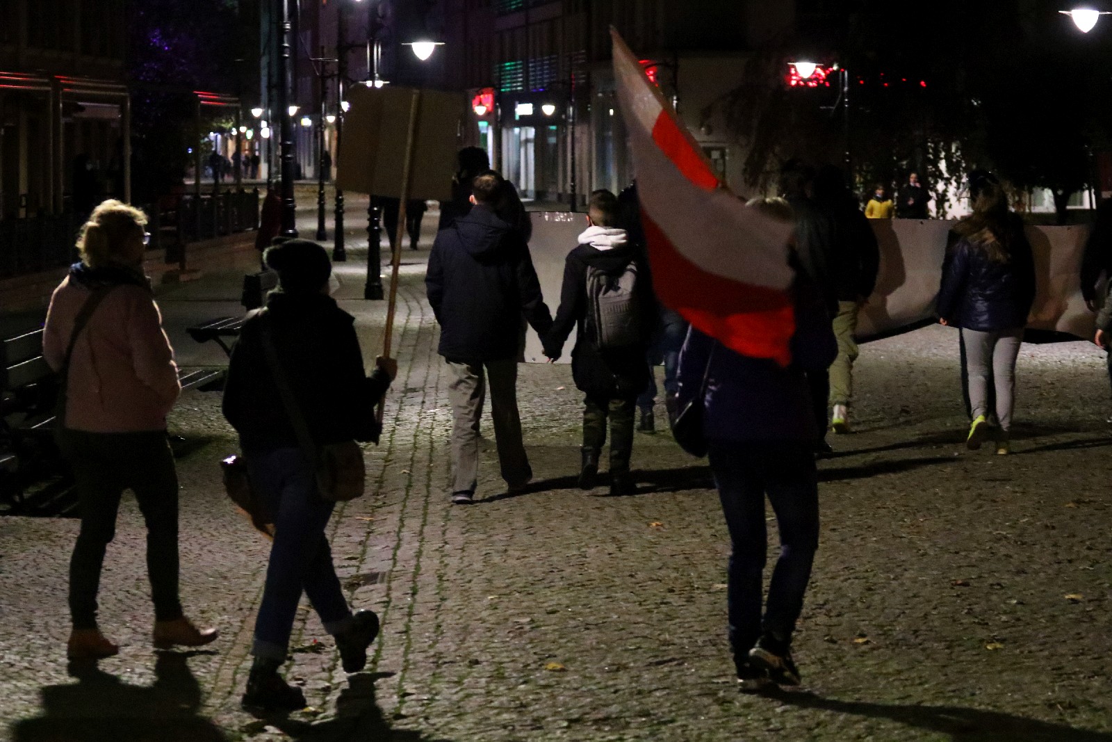 Dwadzieścia osób na strajku kobiet z czego 13 to mężczyźni