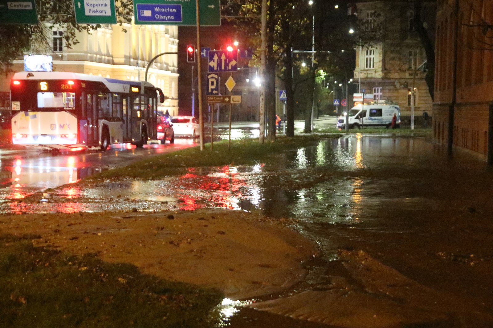 Potężna awaria magistrali wodnej. Nie ma wody w całej Legnicy