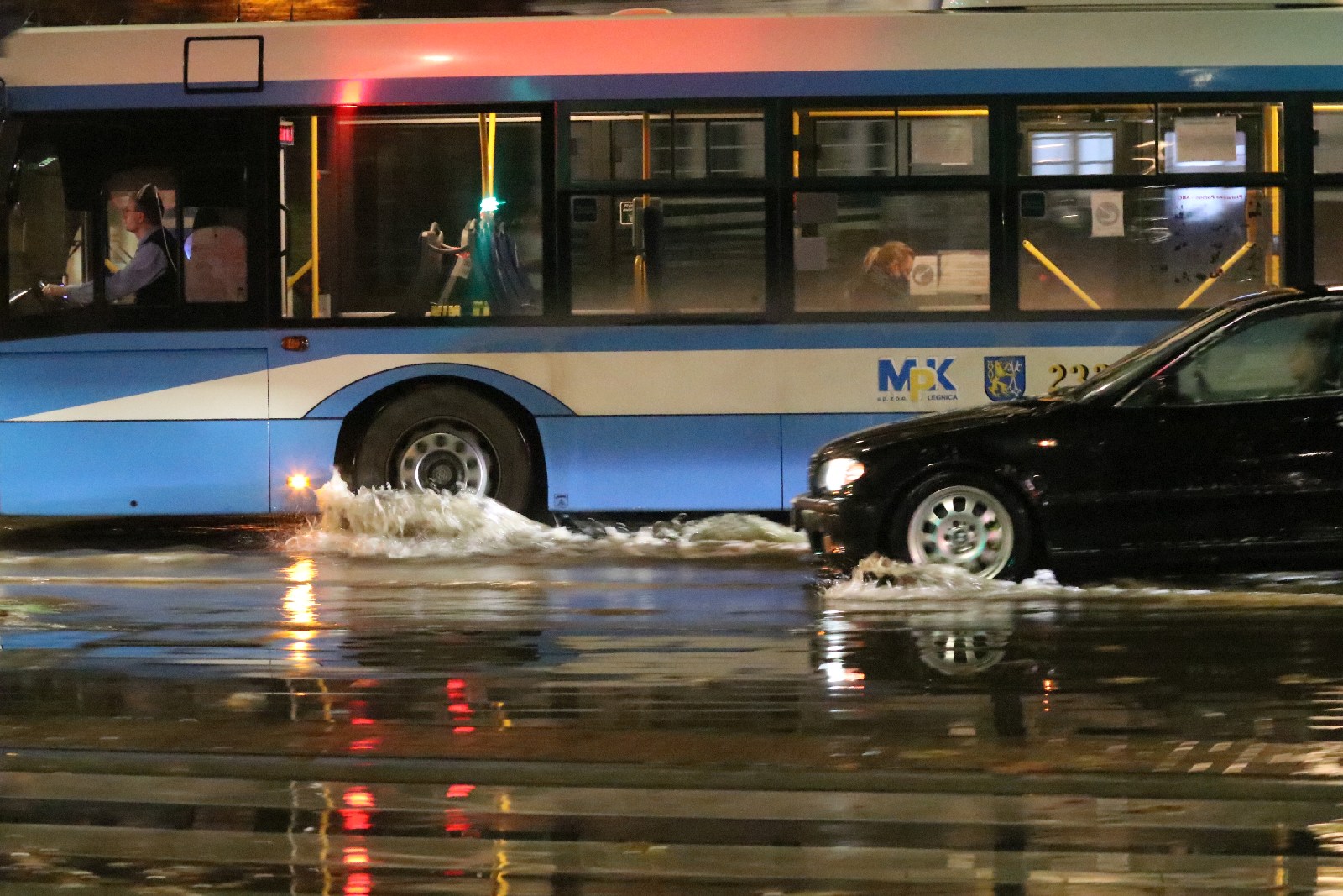 Potężna awaria magistrali wodnej. Nie ma wody w całej Legnicy