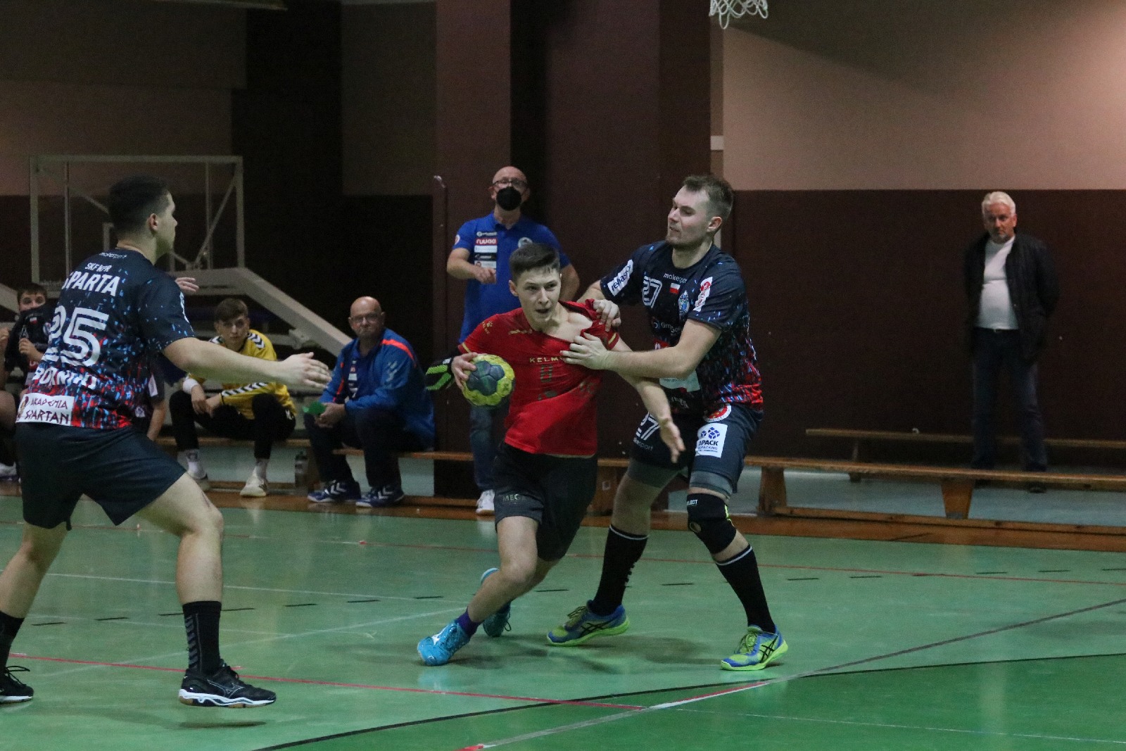 Dziewiątka Legnica pokonuje we własnej hali Spartę Oborniki