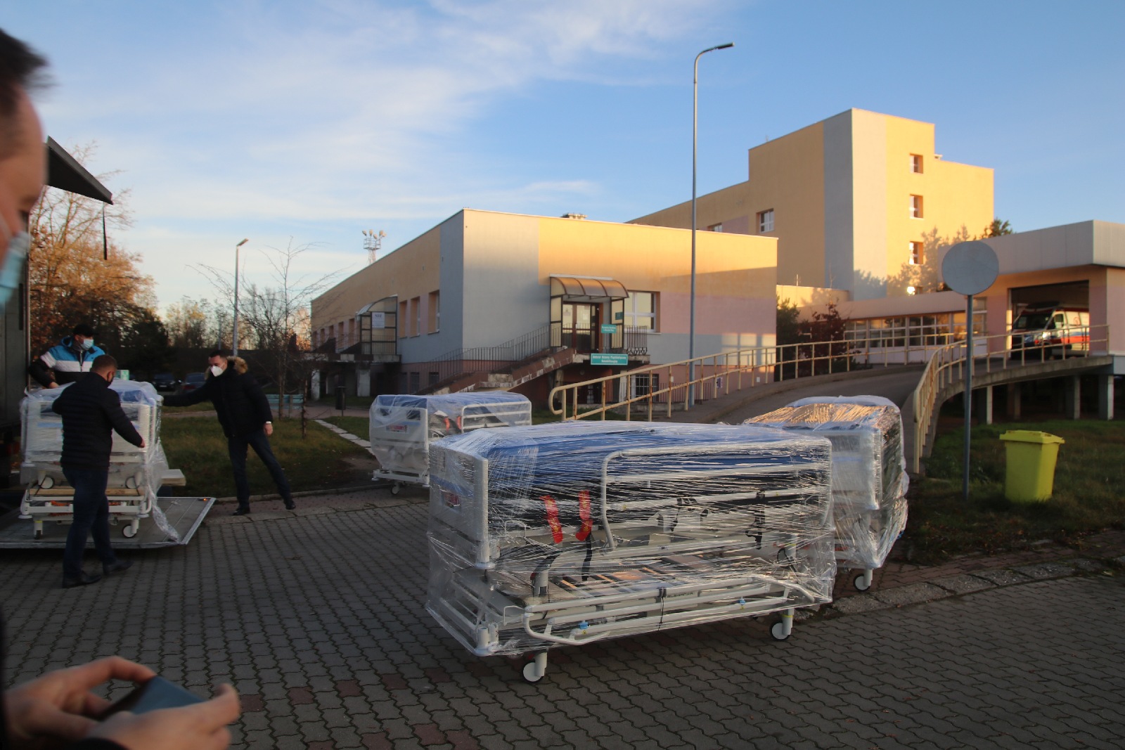 Legnicki szpital dostał łóżka od fundacji Jurka Owsiaka