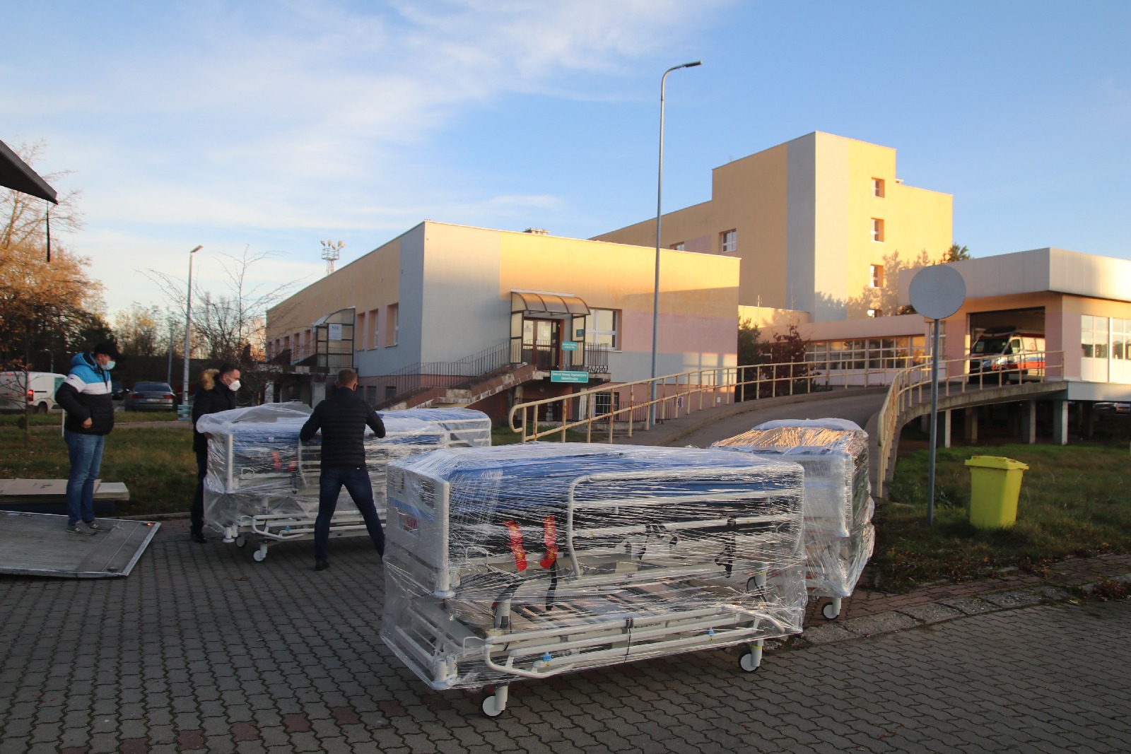 Legnicki szpital dostał łóżka od fundacji Jurka Owsiaka
