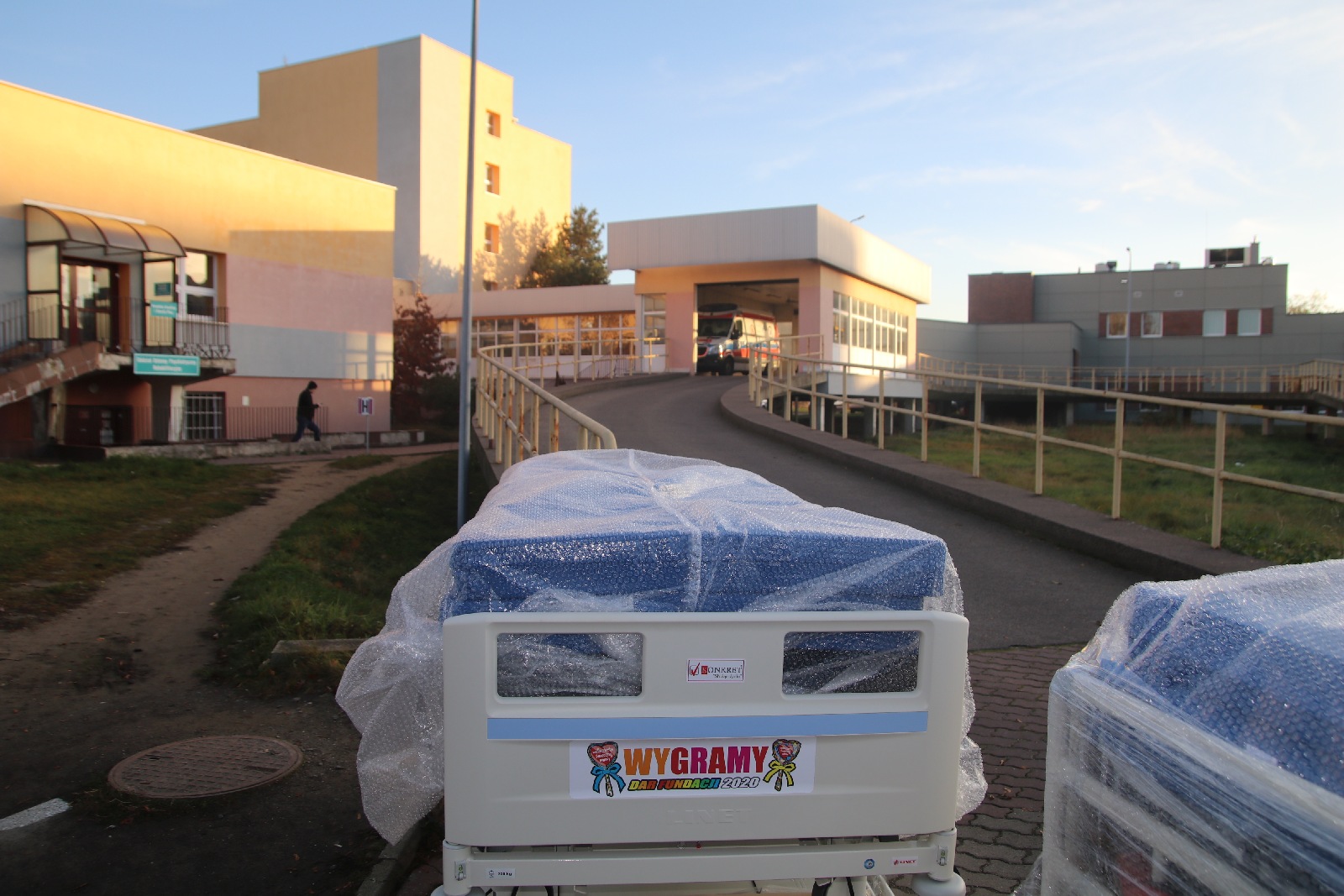 Legnicki szpital dostał łóżka od fundacji Jurka Owsiaka