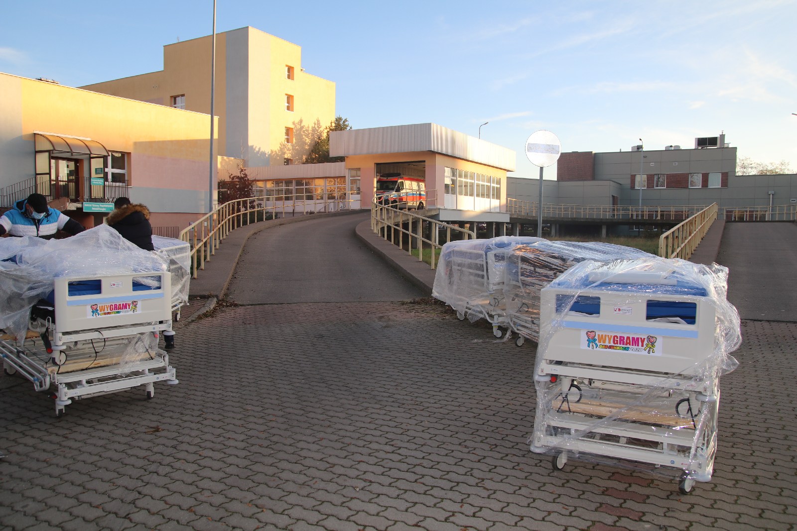 Legnicki szpital dostał łóżka od fundacji Jurka Owsiaka