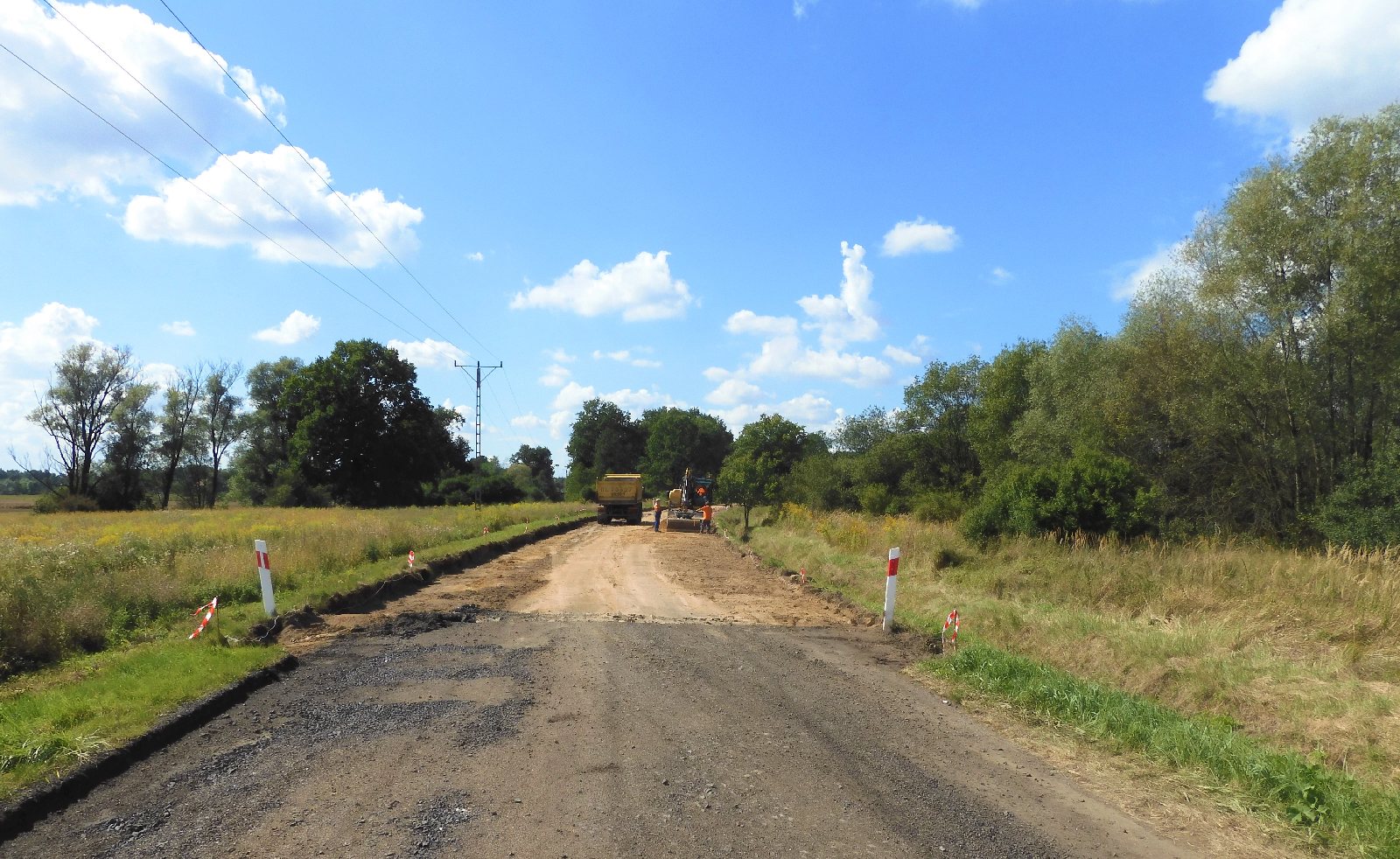 Starostwo wspólnie z gminą Kunice remontuje drogę w Bieniowicach