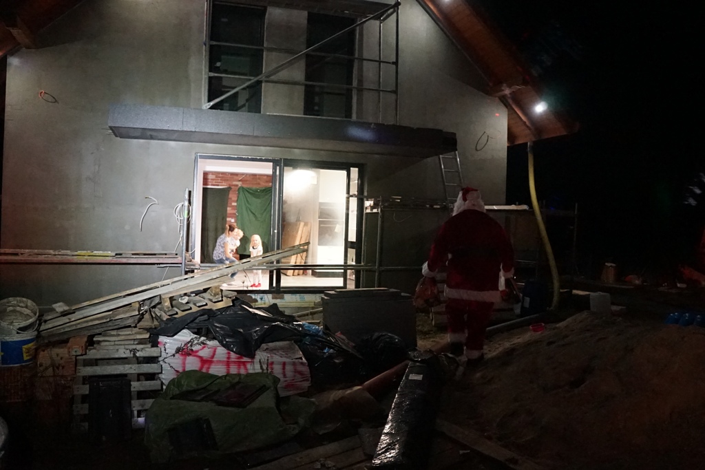 Mikołaj gości w gminie Kunice ku uciesze najmłodszych cz1