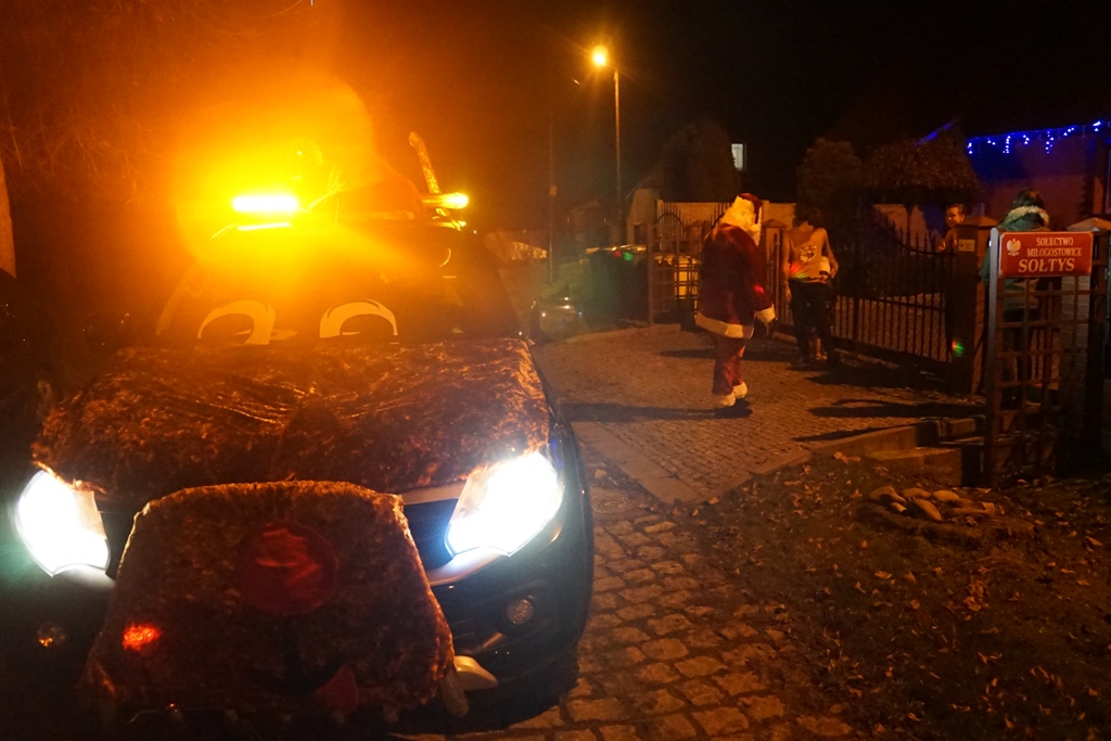 Mikołaj gości w gminie Kunice ku uciesze najmłodszych cz1