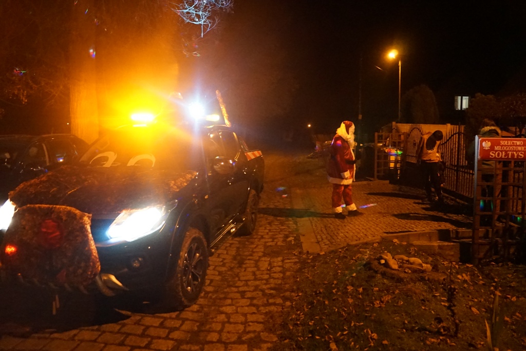 Mikołaj gości w gminie Kunice ku uciesze najmłodszych cz1