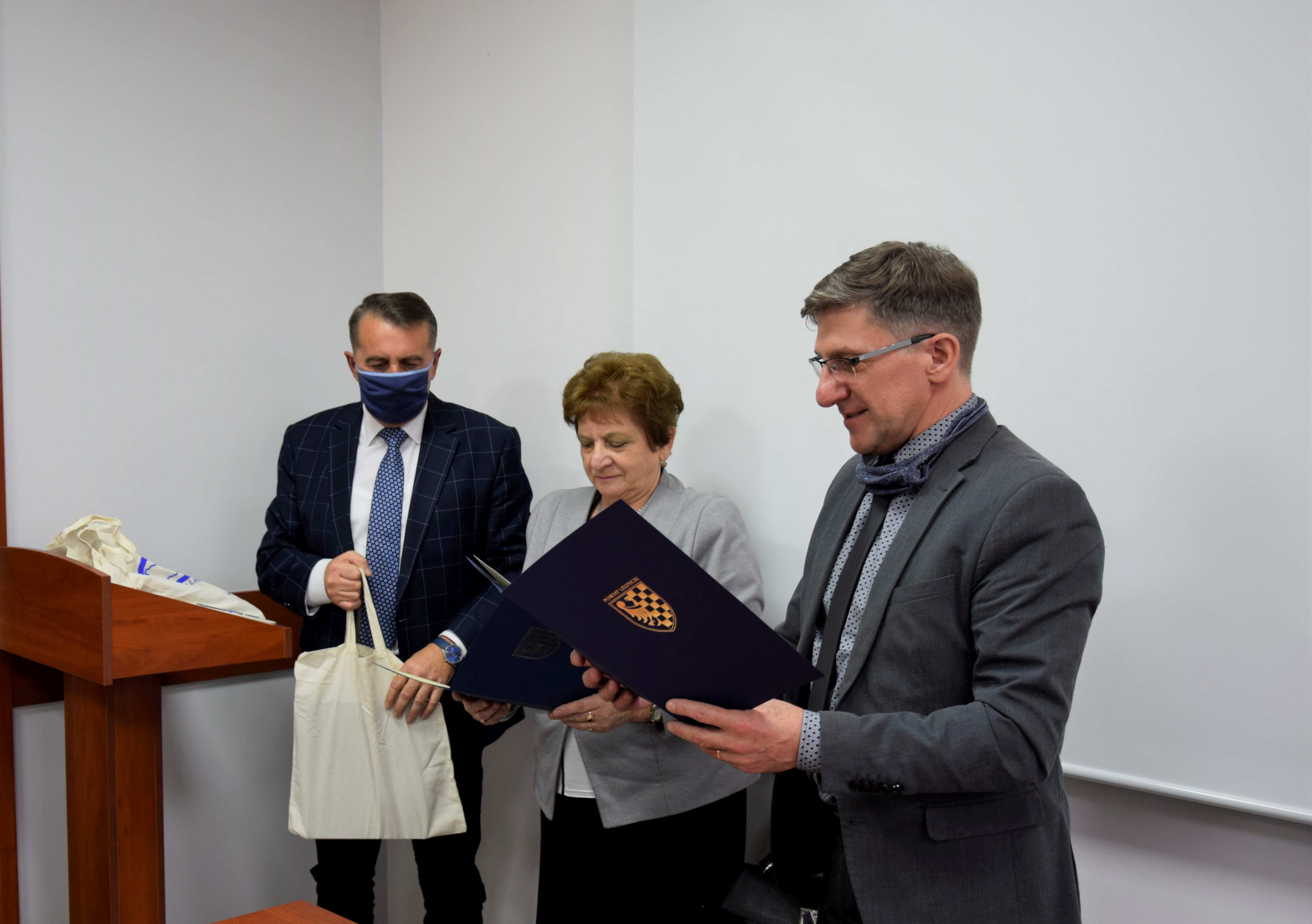 Władze starostwa pogratulowały sukcesu chojnowskiej akrobatce