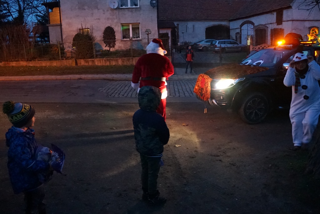 Mikołaj gości w gminie Kunice ku uciesze najmłodszych cz2