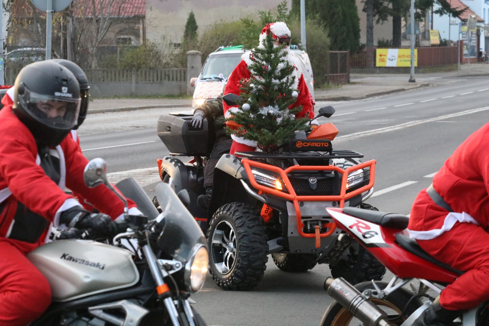 Mikołaje na motocyklach przyjechali do Domu Dziecka