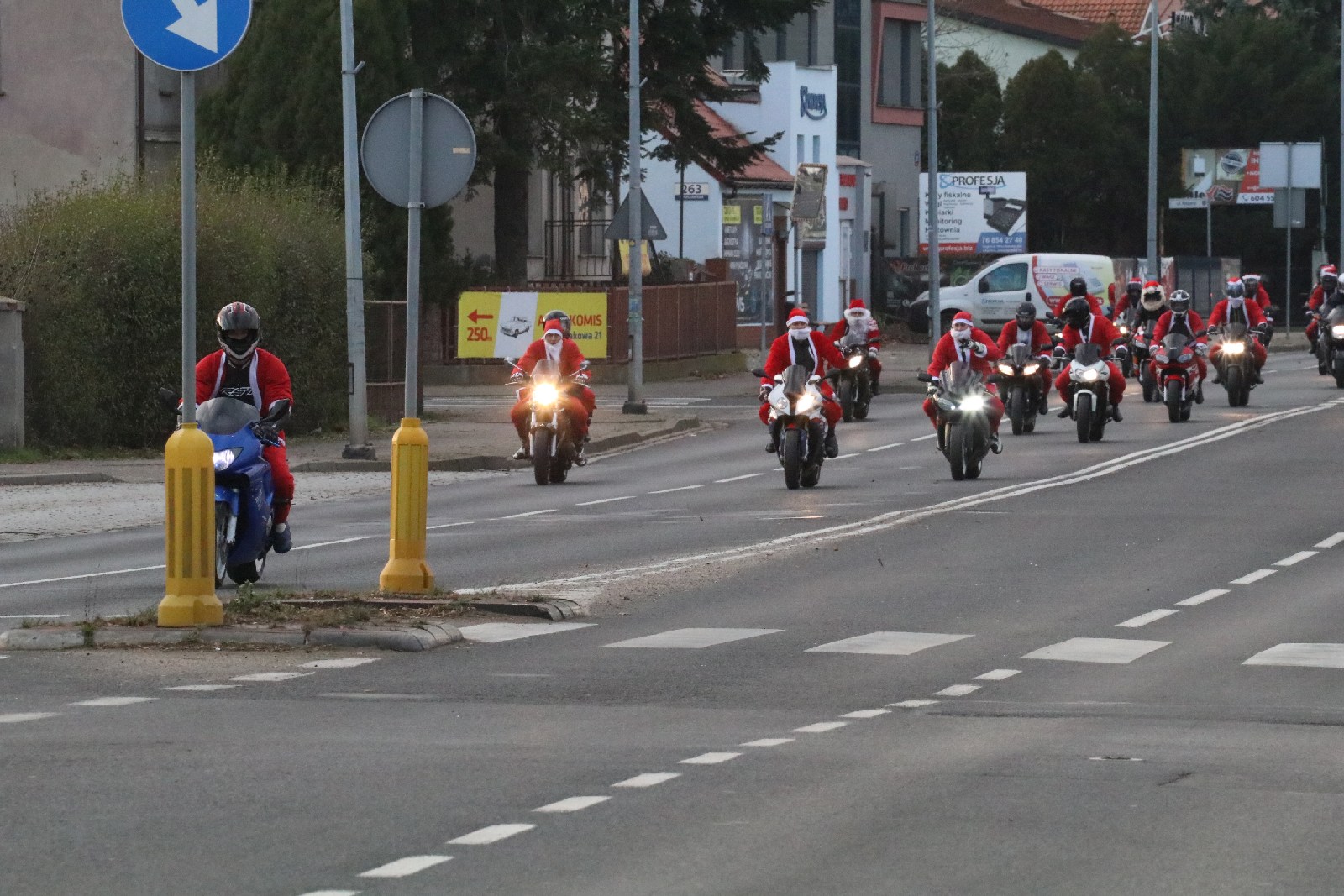 Mikołaje na motocyklach przyjechali do Domu Dziecka