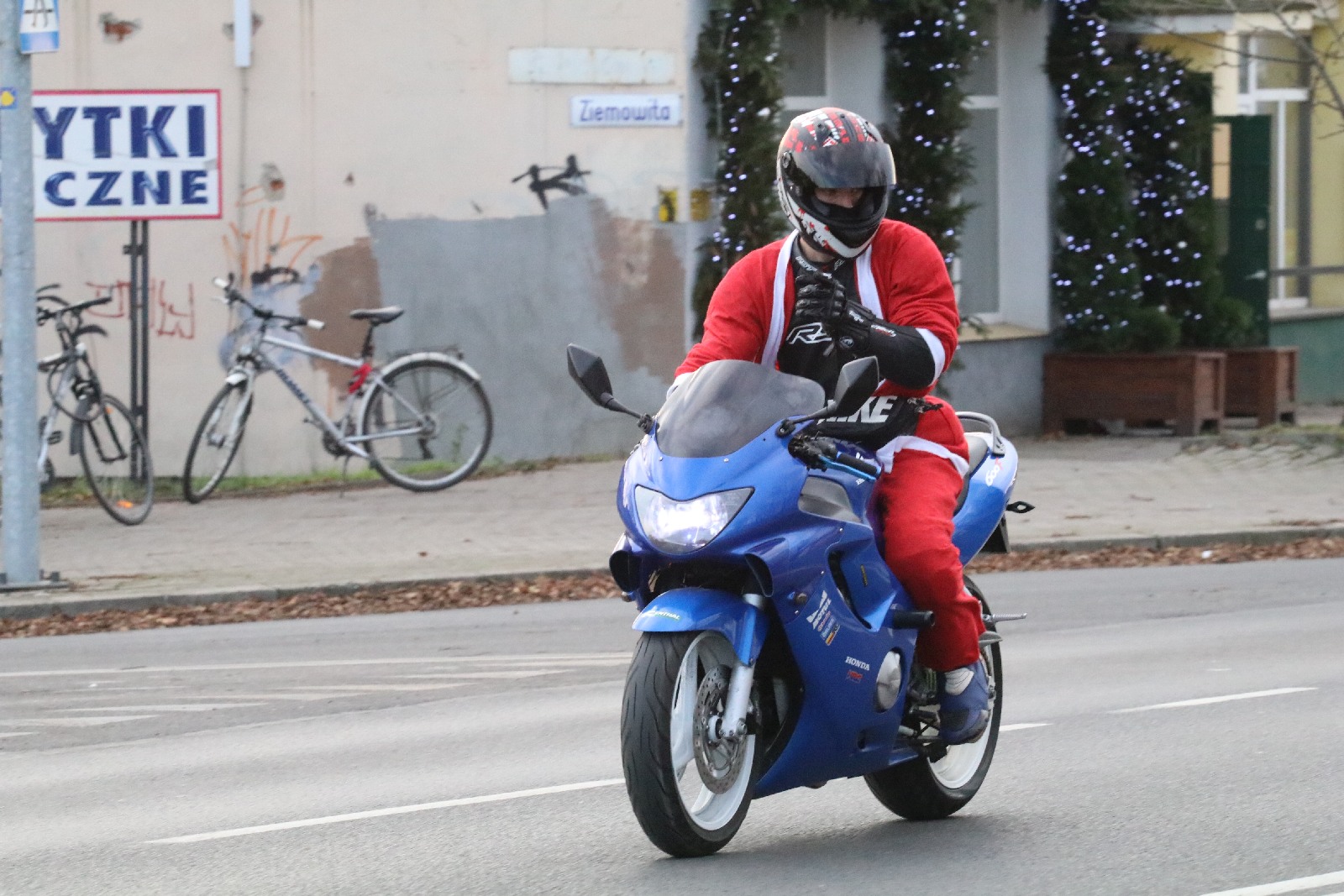 Mikołaje na motocyklach przyjechali do Domu Dziecka