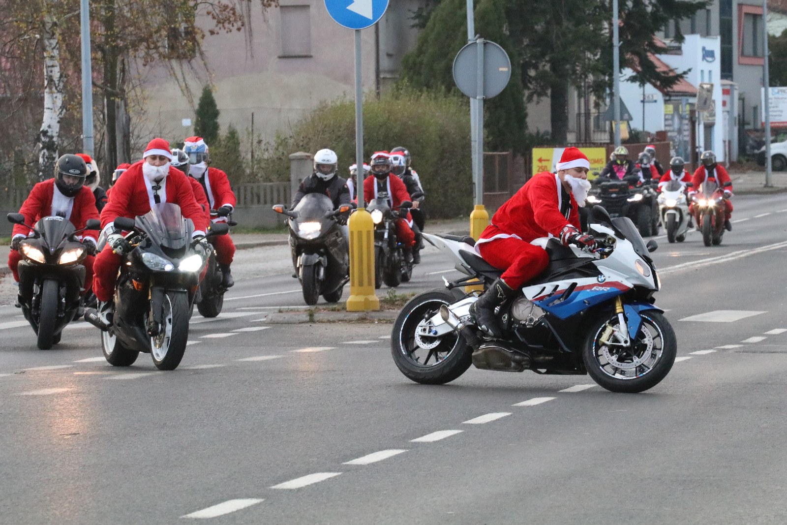 Mikołaje na motocyklach przyjechali do Domu Dziecka