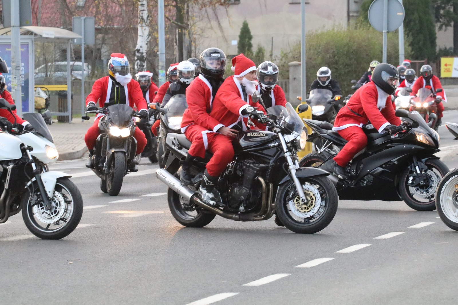 Mikołaje na motocyklach przyjechali do Domu Dziecka
