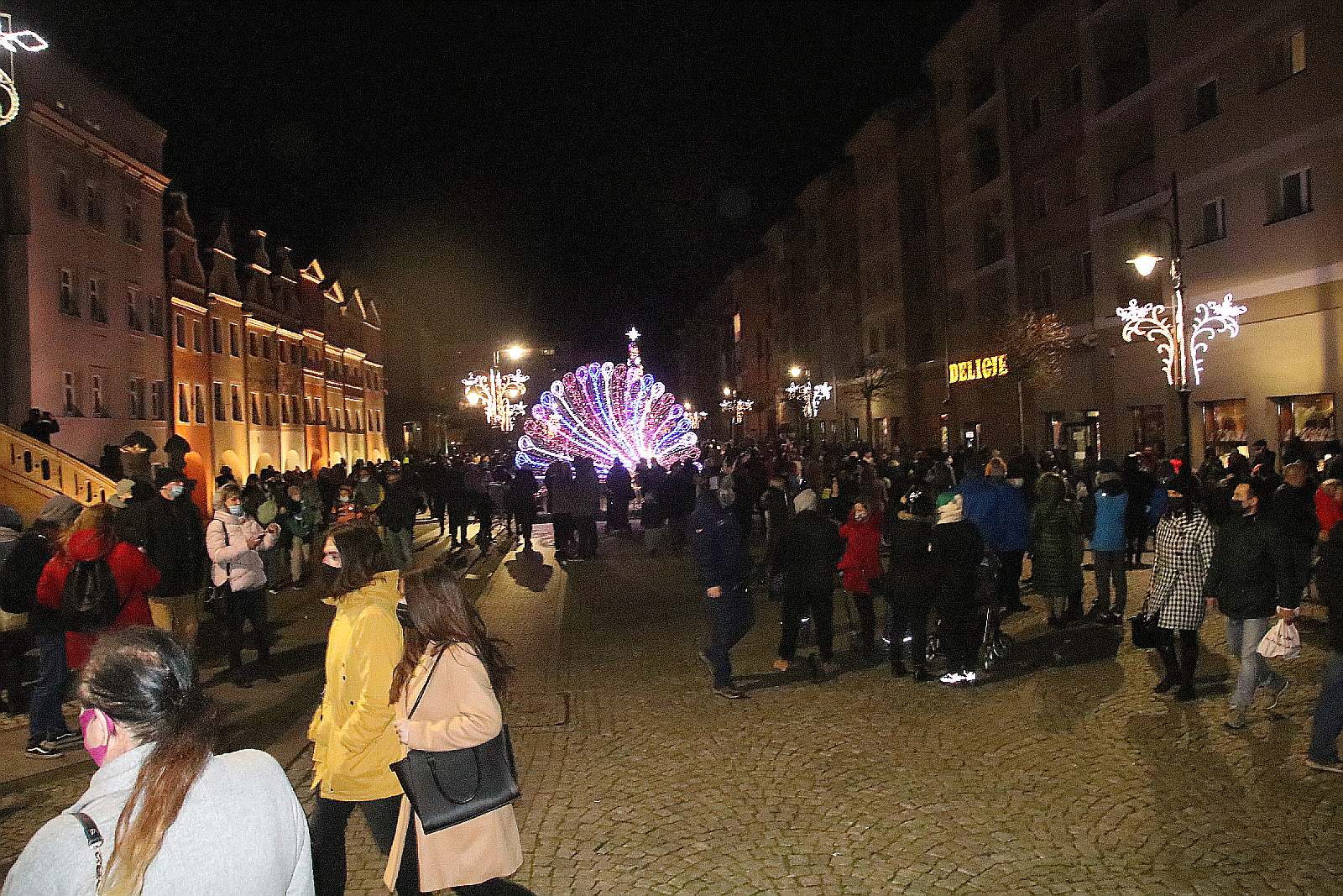 W Legnicy rozbłysły tysiące świątecznych światełek