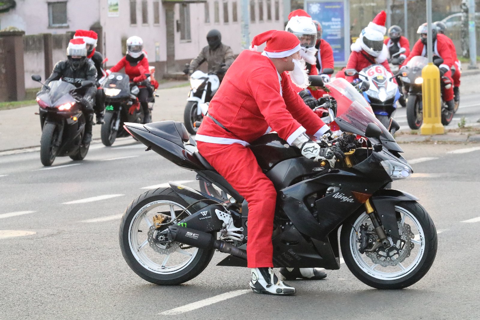 Mikołaje na motocyklach przyjechali do Domu Dziecka