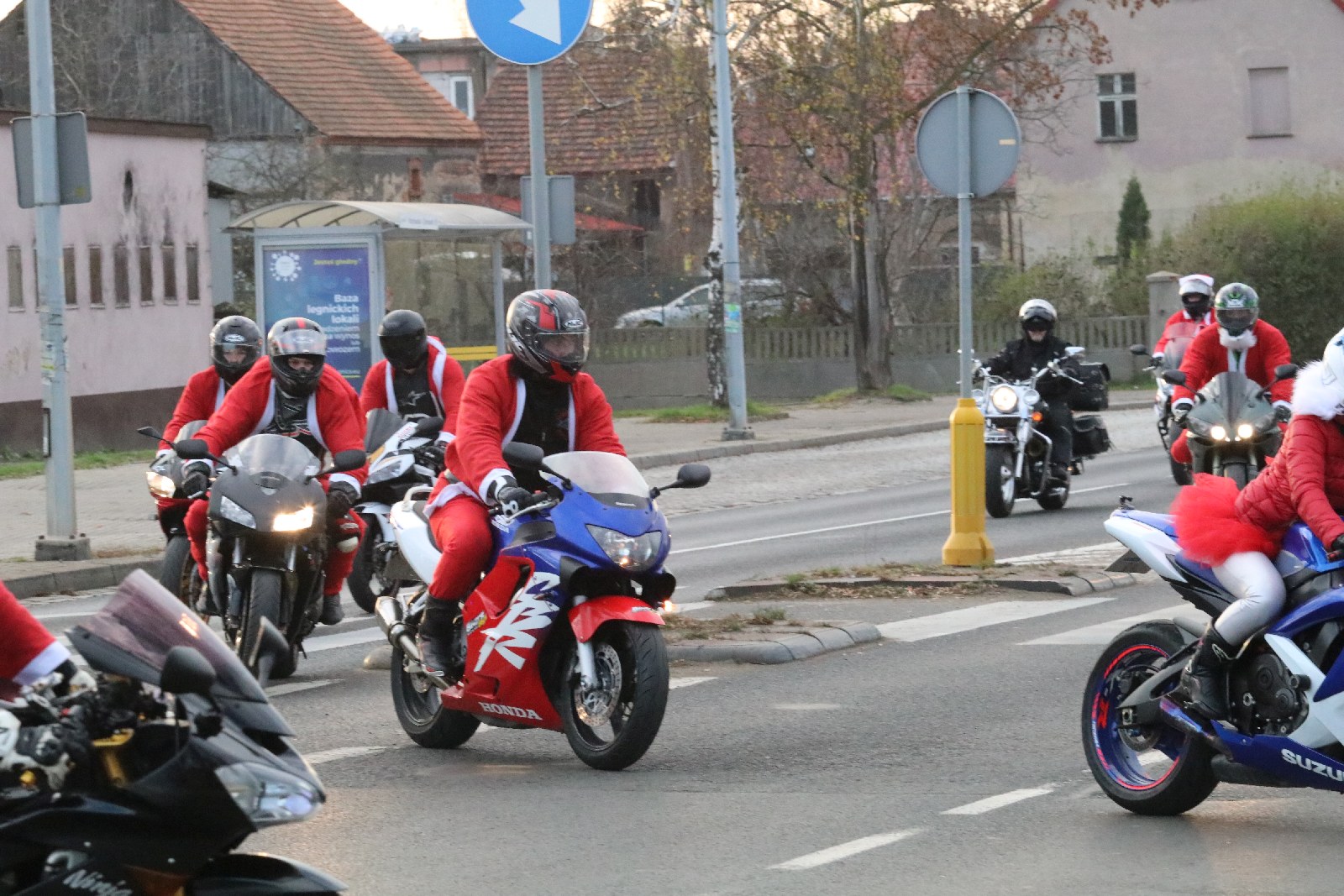Mikołaje na motocyklach przyjechali do Domu Dziecka