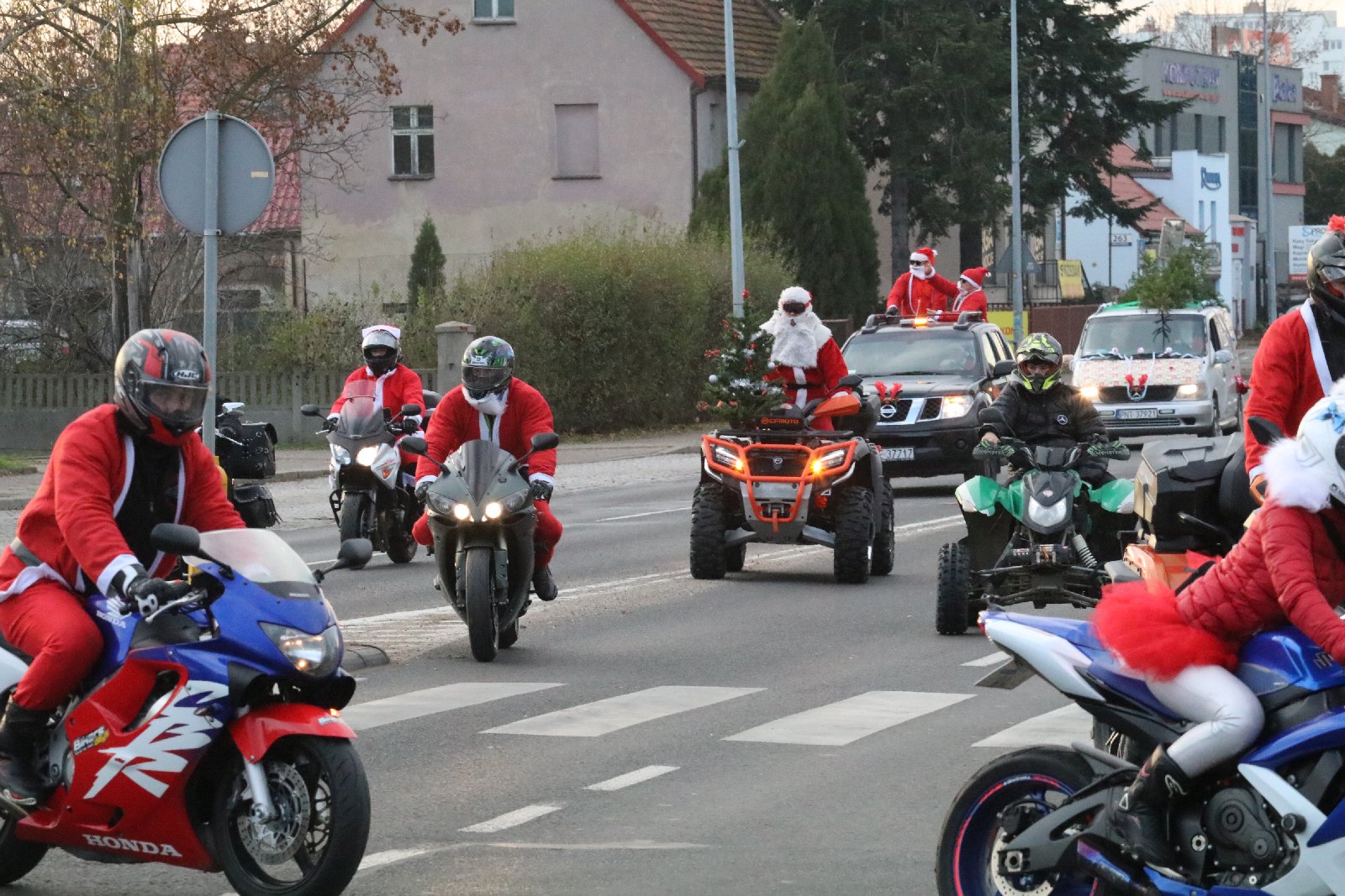 Mikołaje na motocyklach przyjechali do Domu Dziecka