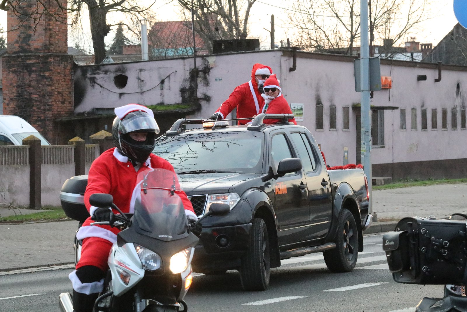 Mikołaje na motocyklach przyjechali do Domu Dziecka