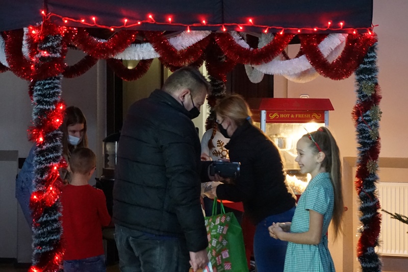 Mikołaj gości w gminie Kunice ku uciesze najmłodszych cz3	