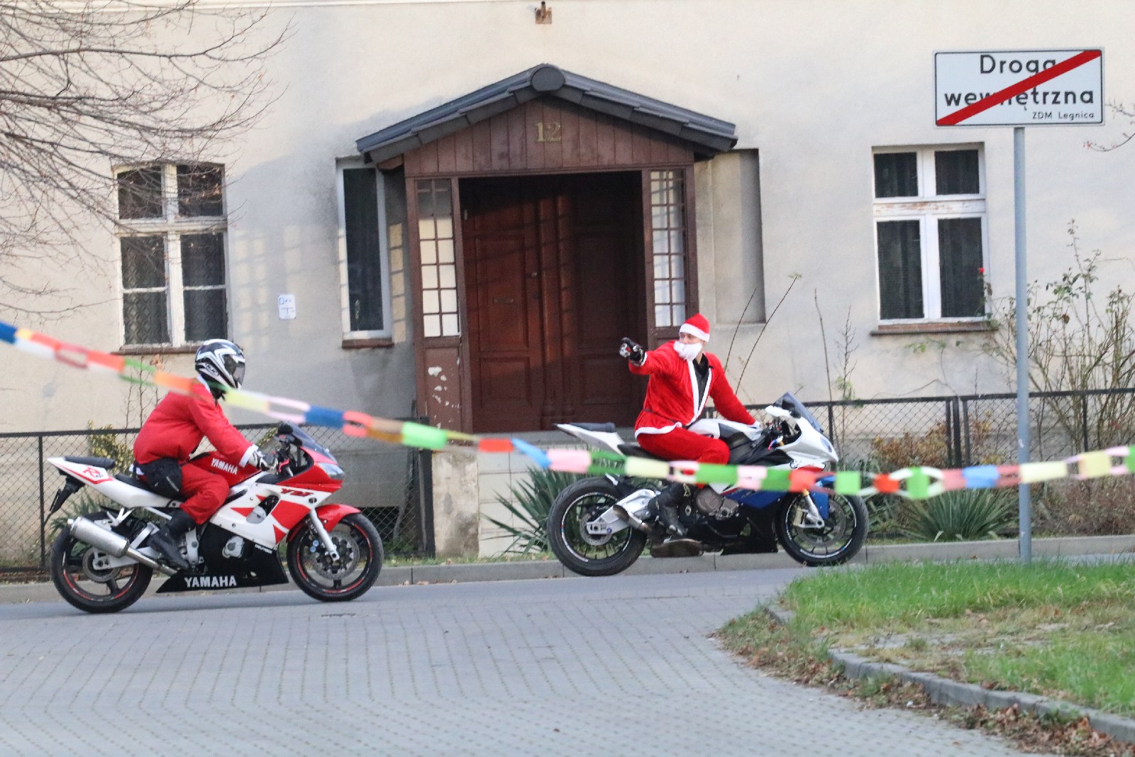Mikołaje na motocyklach przyjechali do Domu Dziecka