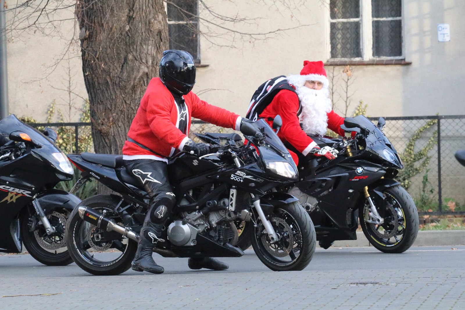 Mikołaje na motocyklach przyjechali do Domu Dziecka