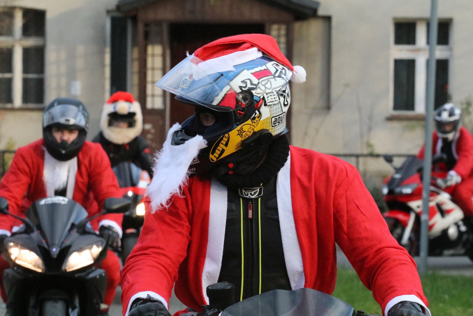 Mikołaje na motocyklach przyjechali do Domu Dziecka