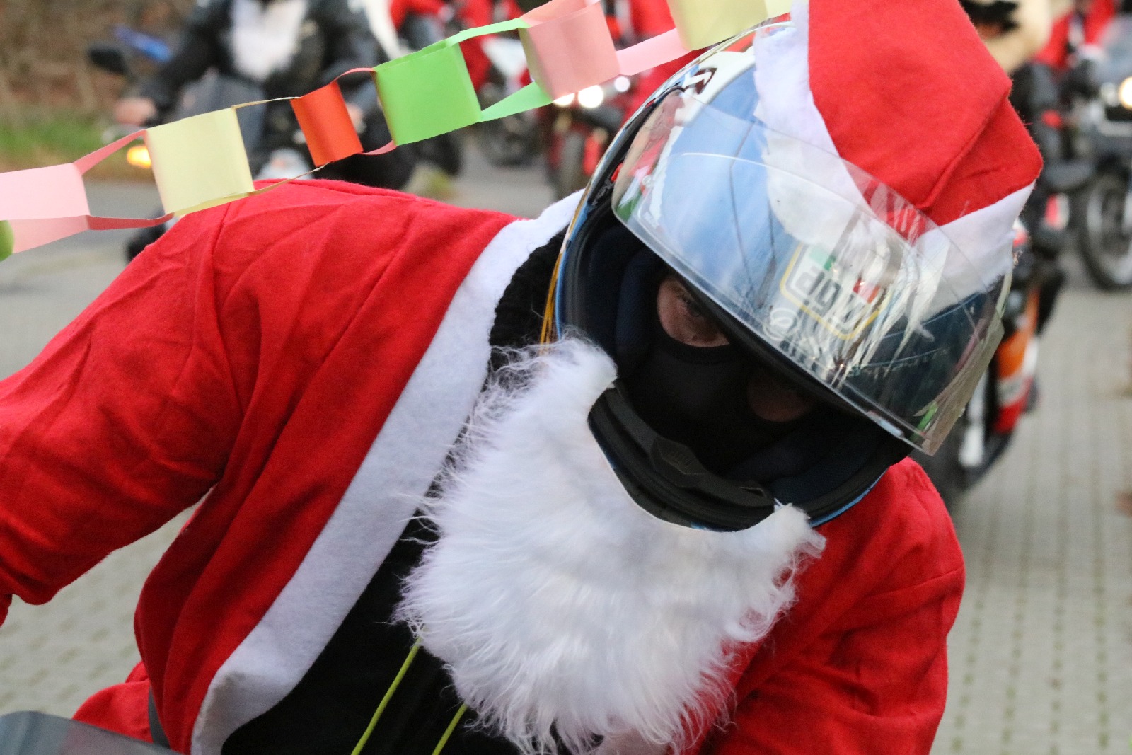 Mikołaje na motocyklach przyjechali do Domu Dziecka