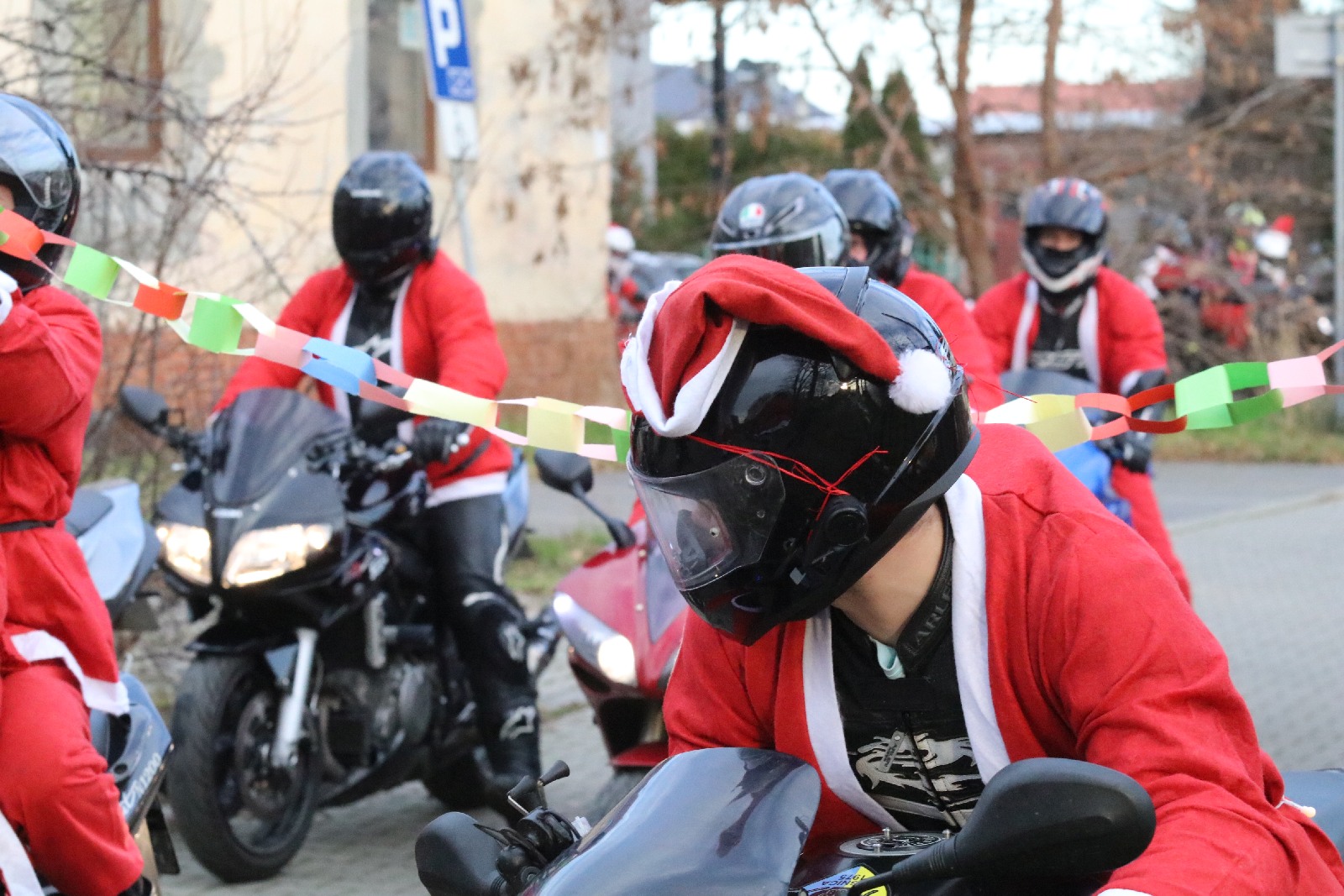 Mikołaje na motocyklach przyjechali do Domu Dziecka