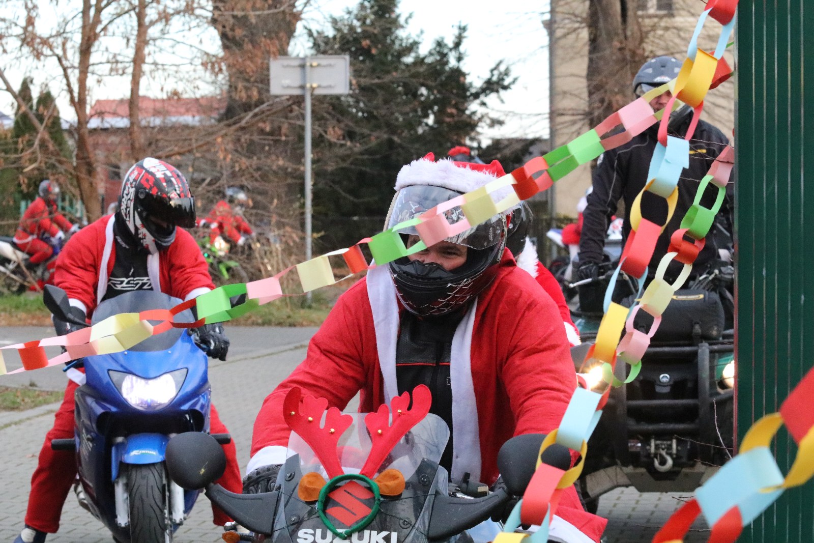 Mikołaje na motocyklach przyjechali do Domu Dziecka