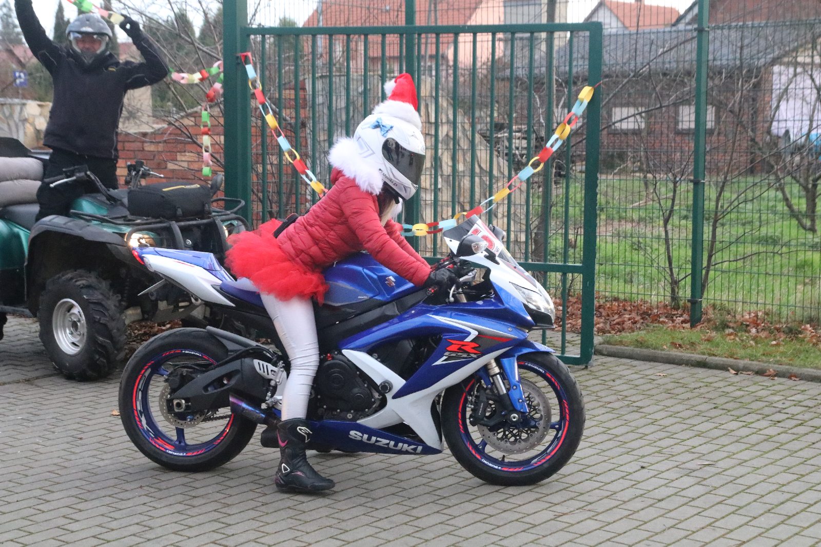 Mikołaje na motocyklach przyjechali do Domu Dziecka
