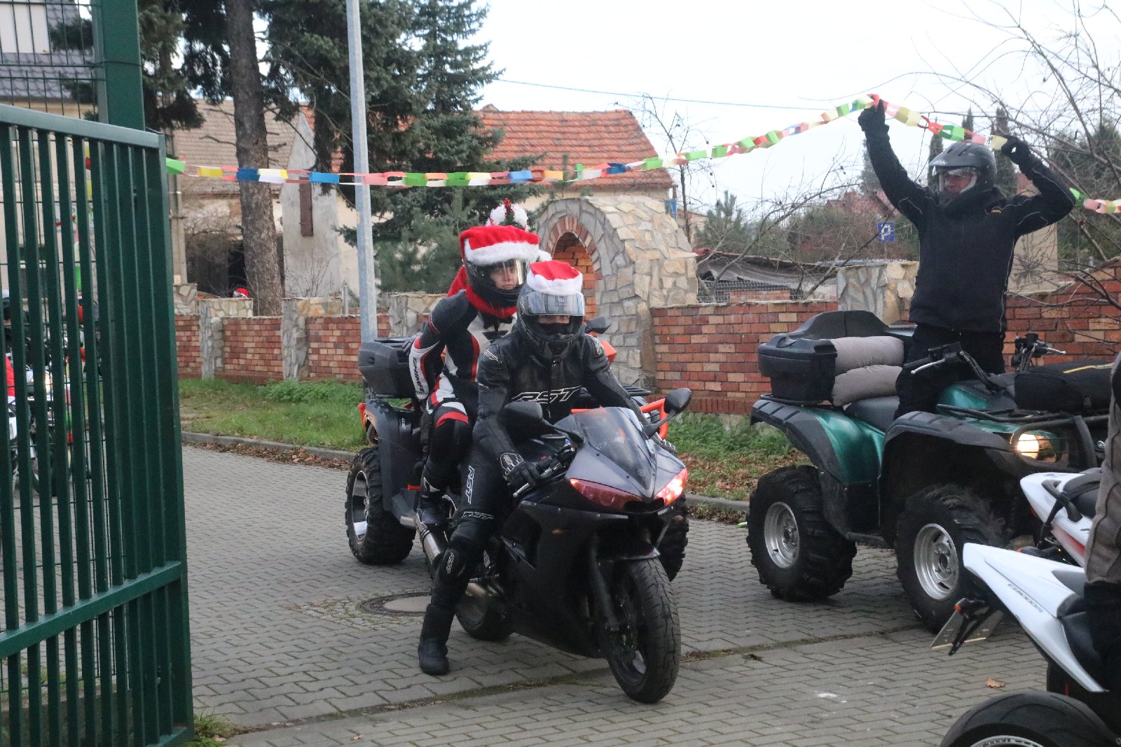 Mikołaje na motocyklach przyjechali do Domu Dziecka