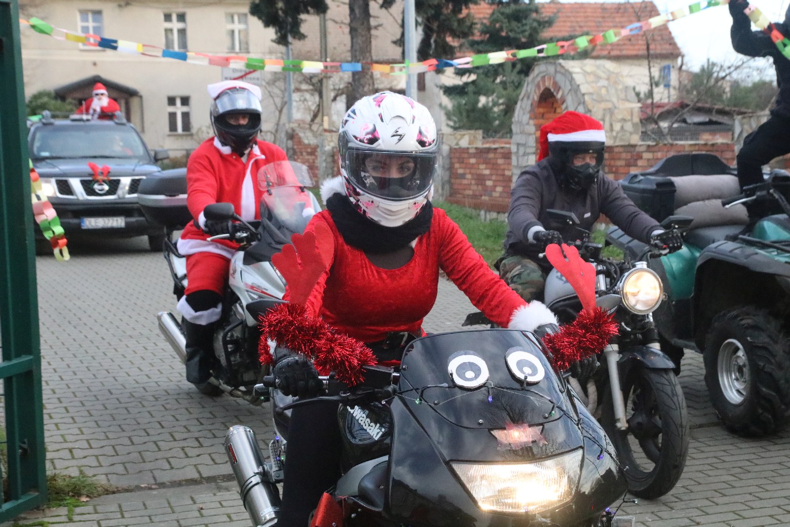 Mikołaje na motocyklach przyjechali do Domu Dziecka