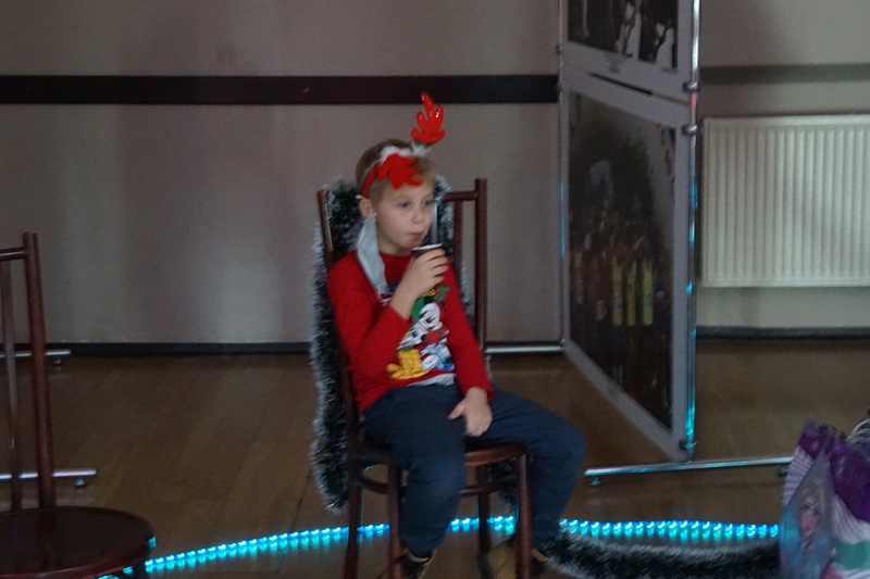 Mikołaj gości w gminie Kunice ku uciesze najmłodszych cz3	