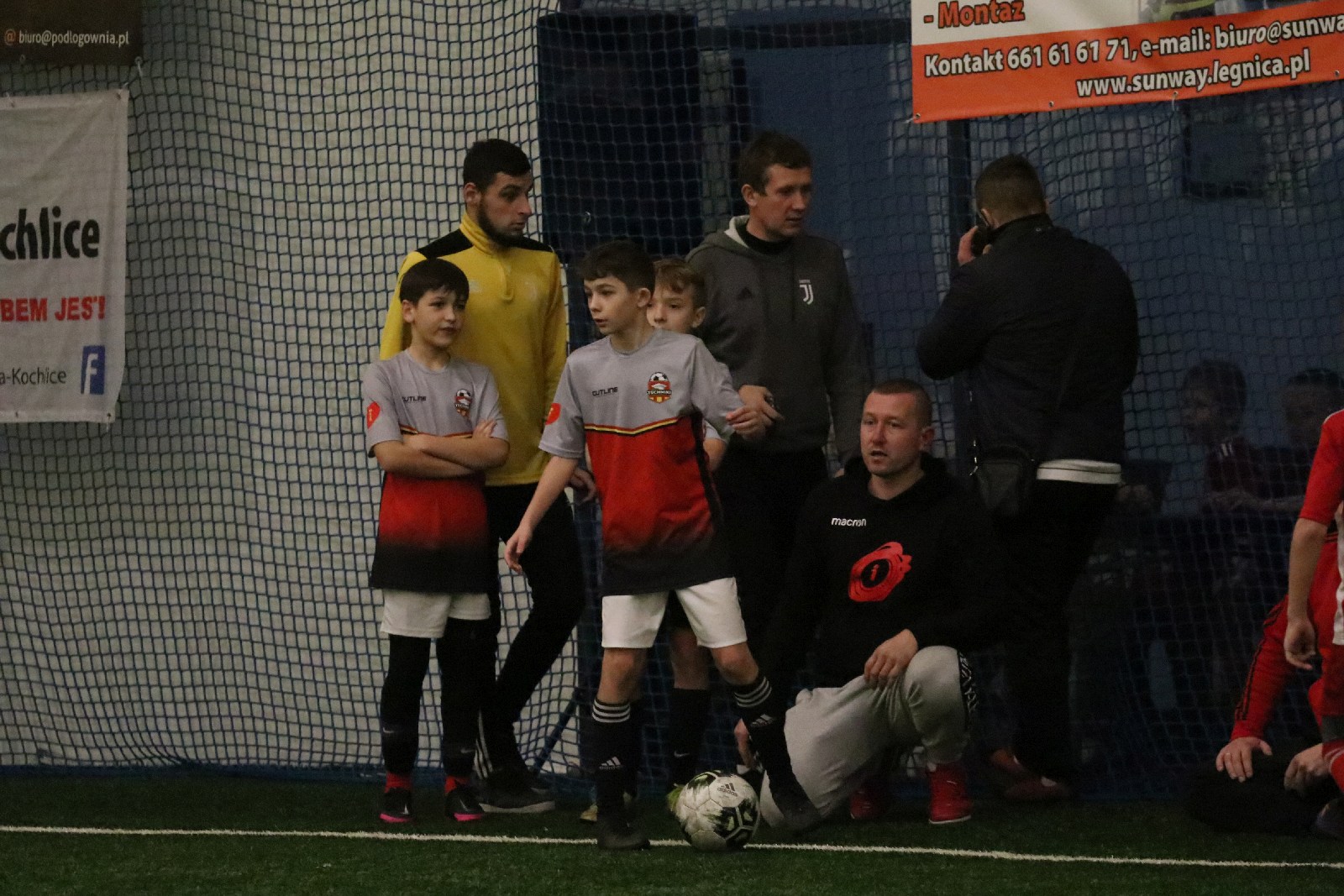 Pod balonem rozegrano mikołajkowy turniej dla dzieci cz2