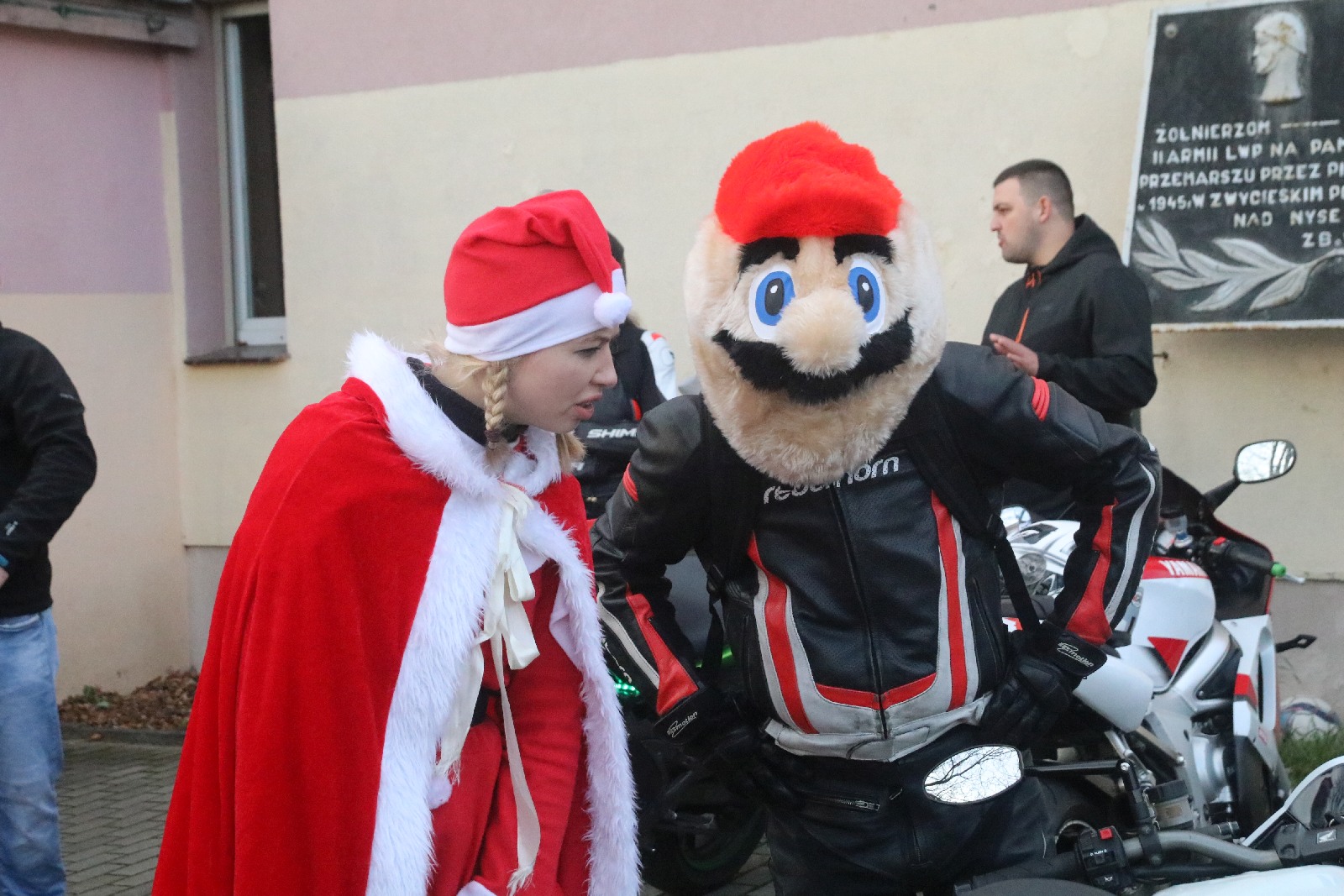 Mikołaje na motocyklach przyjechali do Domu Dziecka