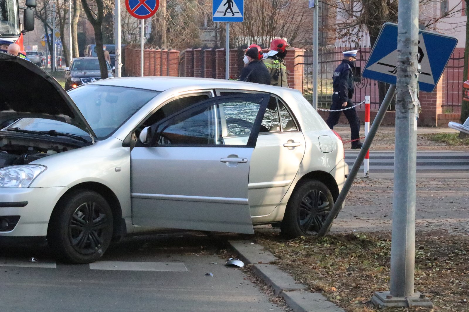Wypadek na Rataja. Dwie osoby odwiezione do szpitala
