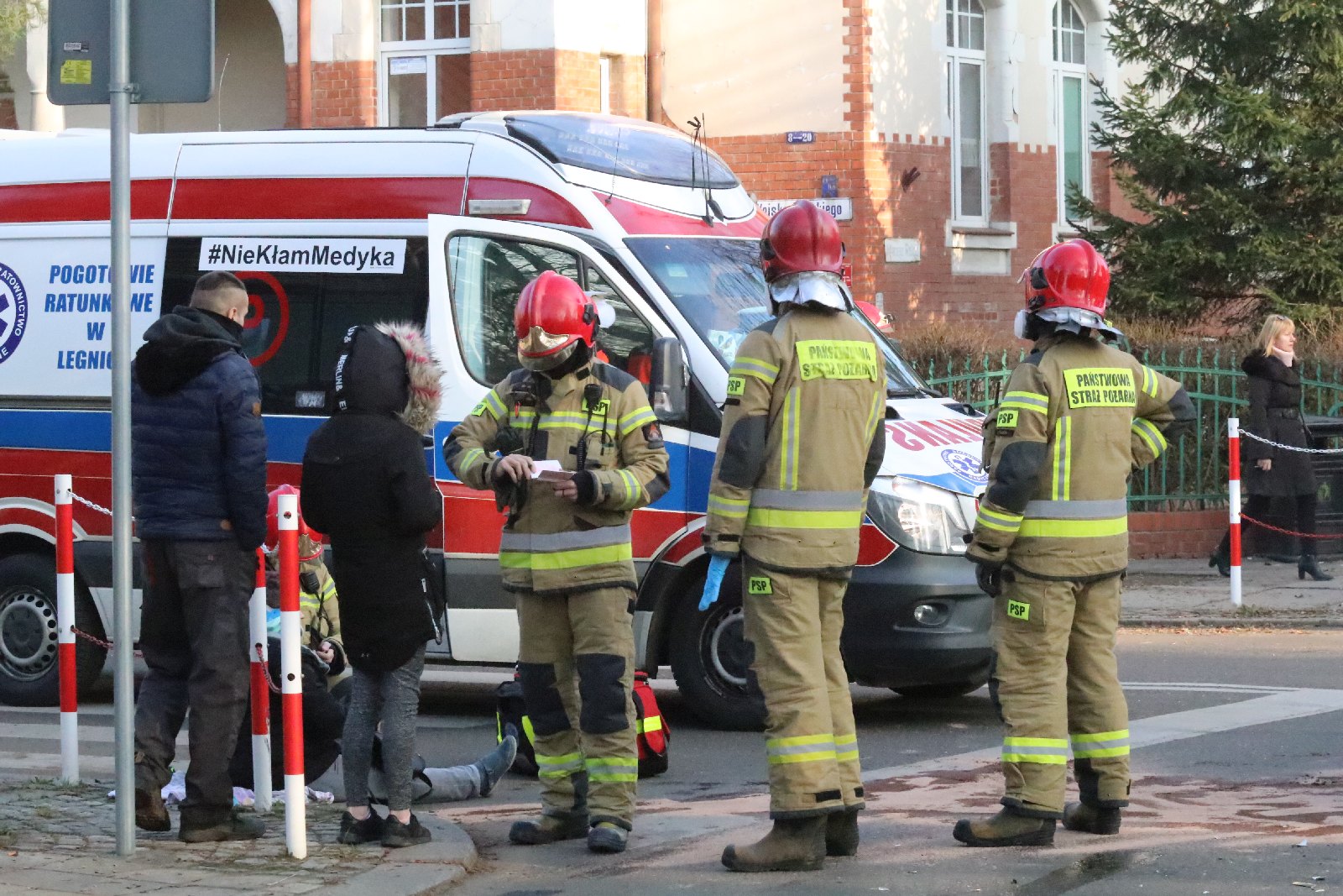 Wypadek na Rataja. Dwie osoby odwiezione do szpitala