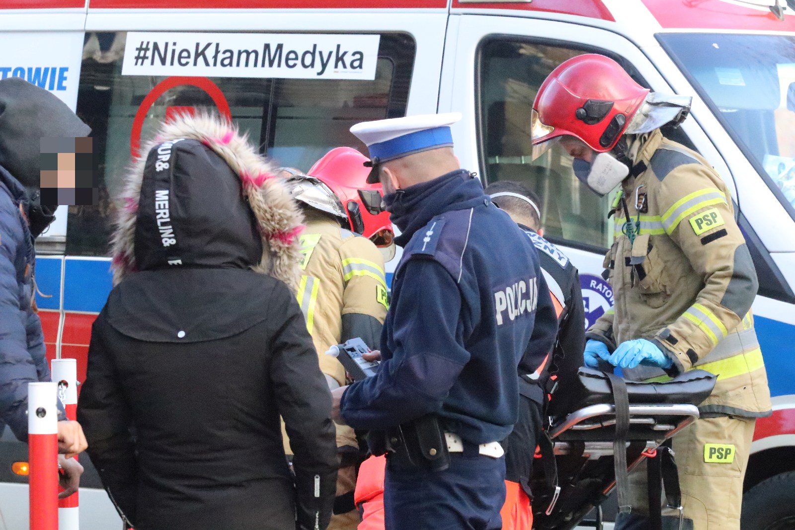 Wypadek na Rataja. Dwie osoby odwiezione do szpitala