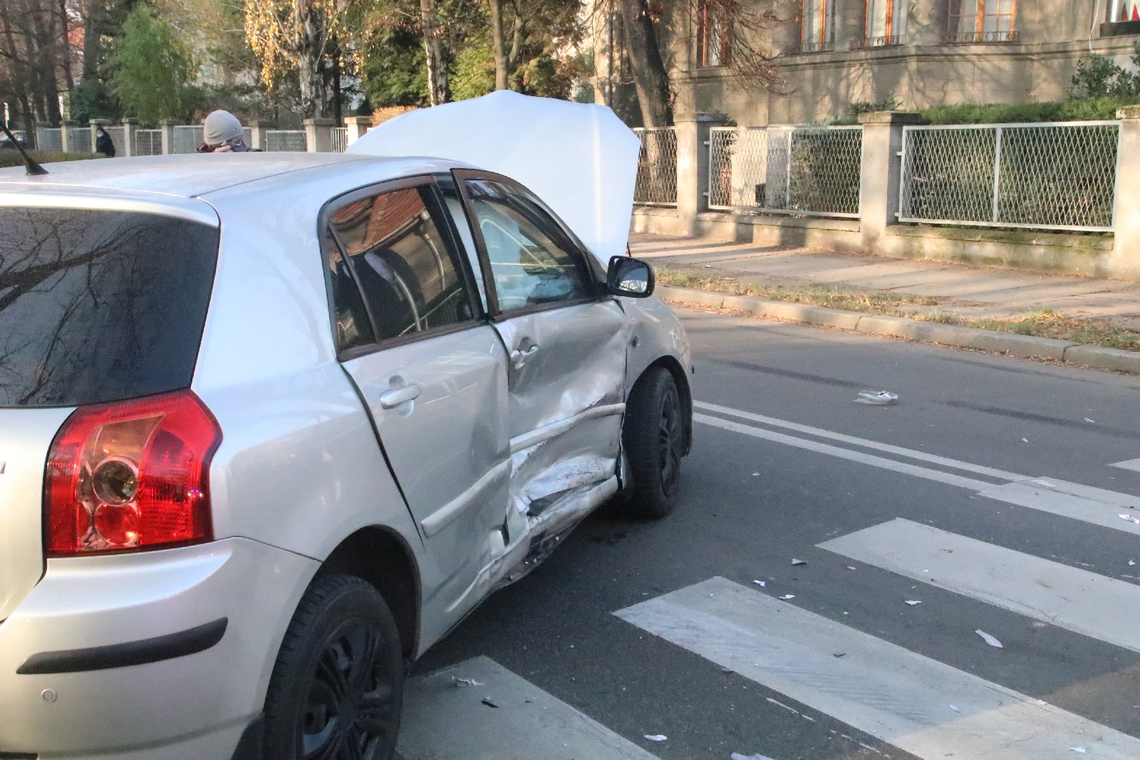 Wypadek na Rataja. Dwie osoby odwiezione do szpitala